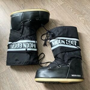 Black Moon Boots Size 9/10.5